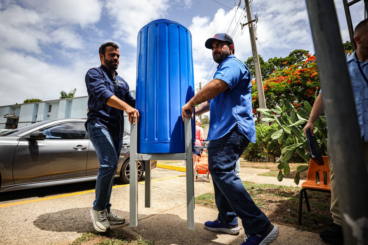 Jose Yovín Inicia Entrega de Cisternas en Residenciales Públicos - Foto 9