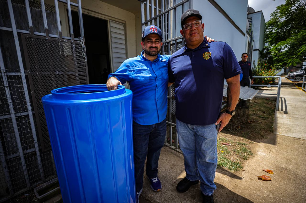 Jose Yovín Inicia Entrega de Cisternas en Residenciales Públicos - Foto 12