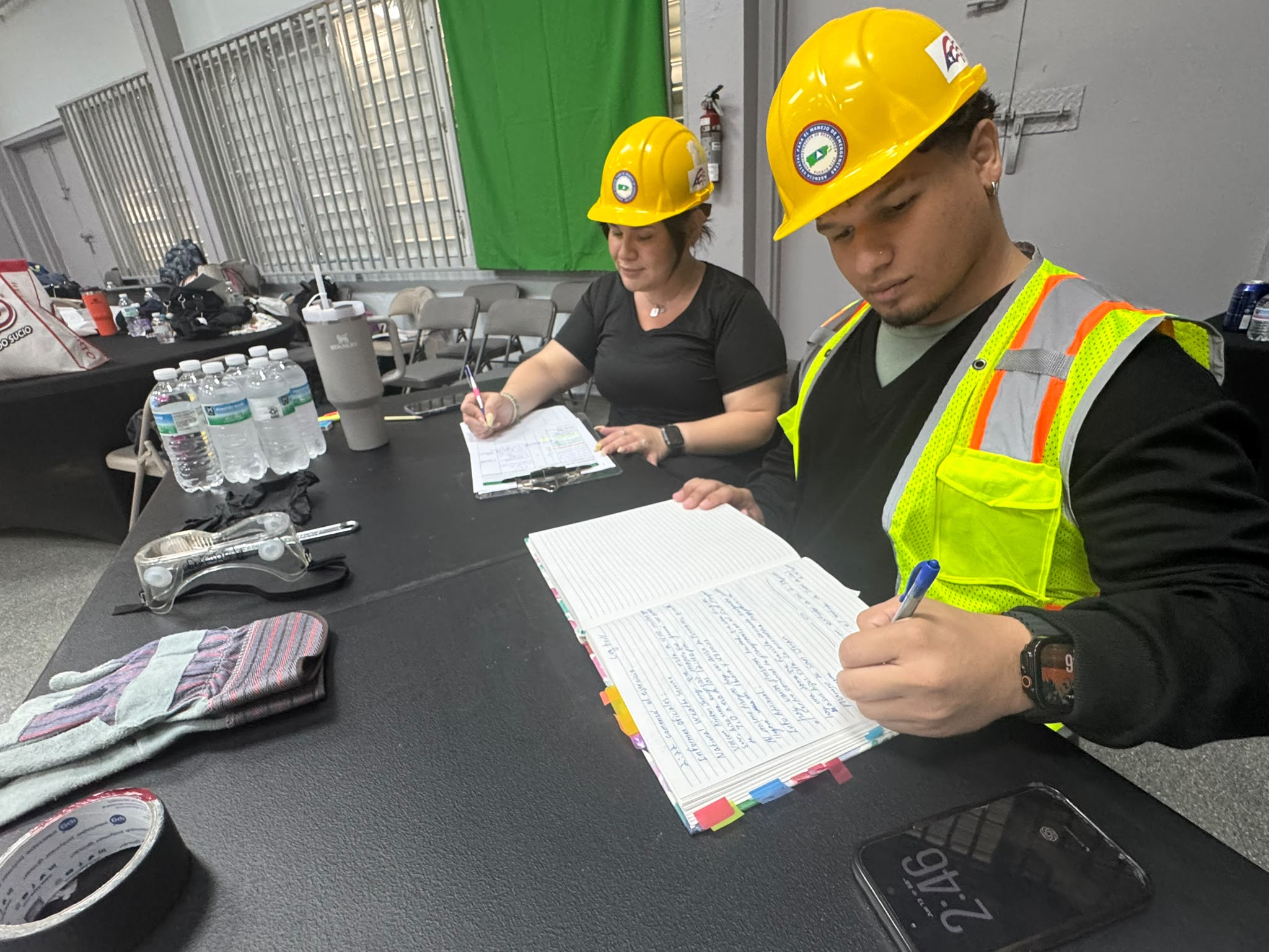 Certifican a Residentes y Personal de Agente Administrador del Curso CERT en Ponce - Foto 4