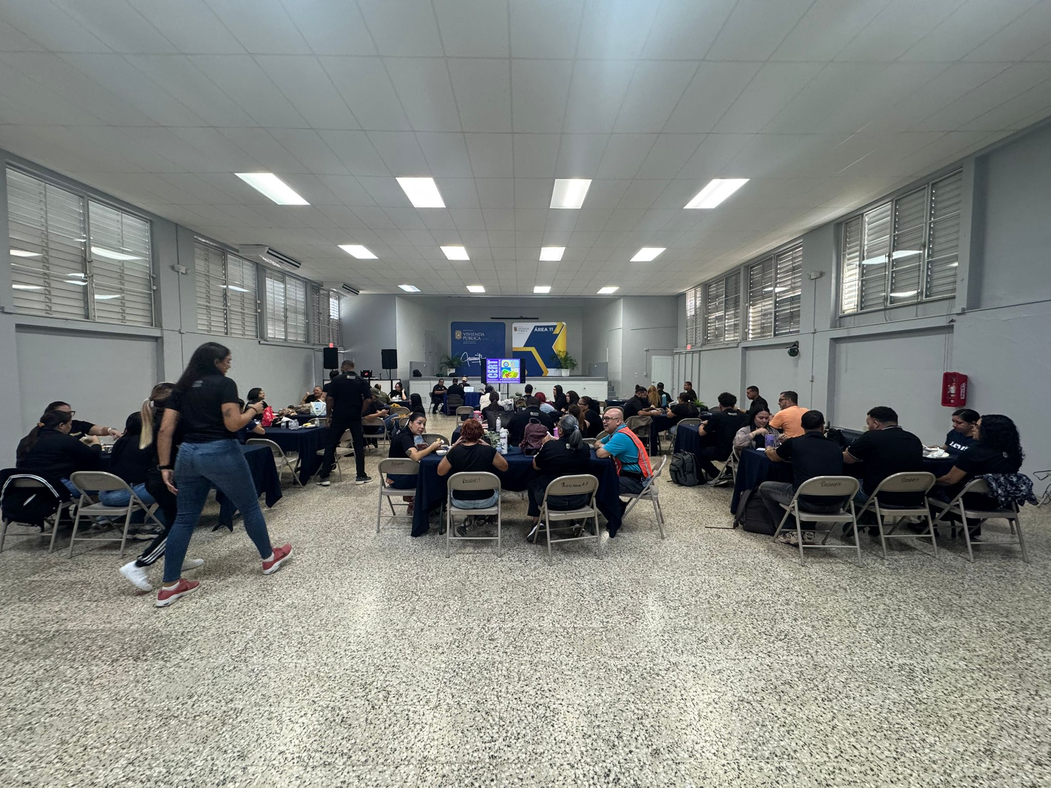 Más Residentes de Vivienda Pública Toman Cursos CERT - Foto 10