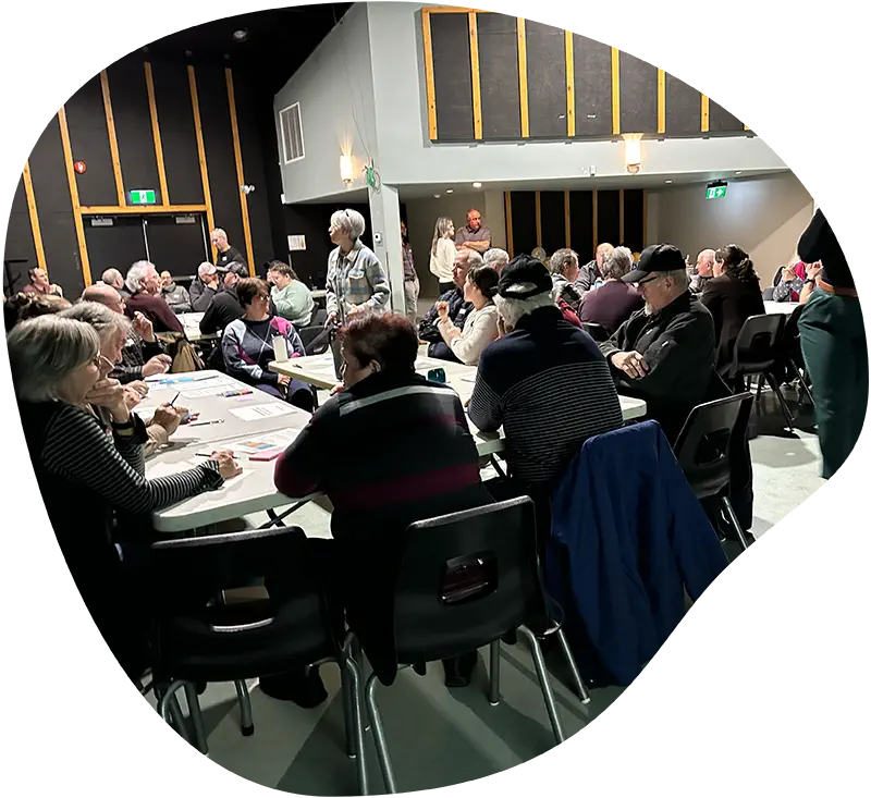 Des citoyens participants à une séance d'information