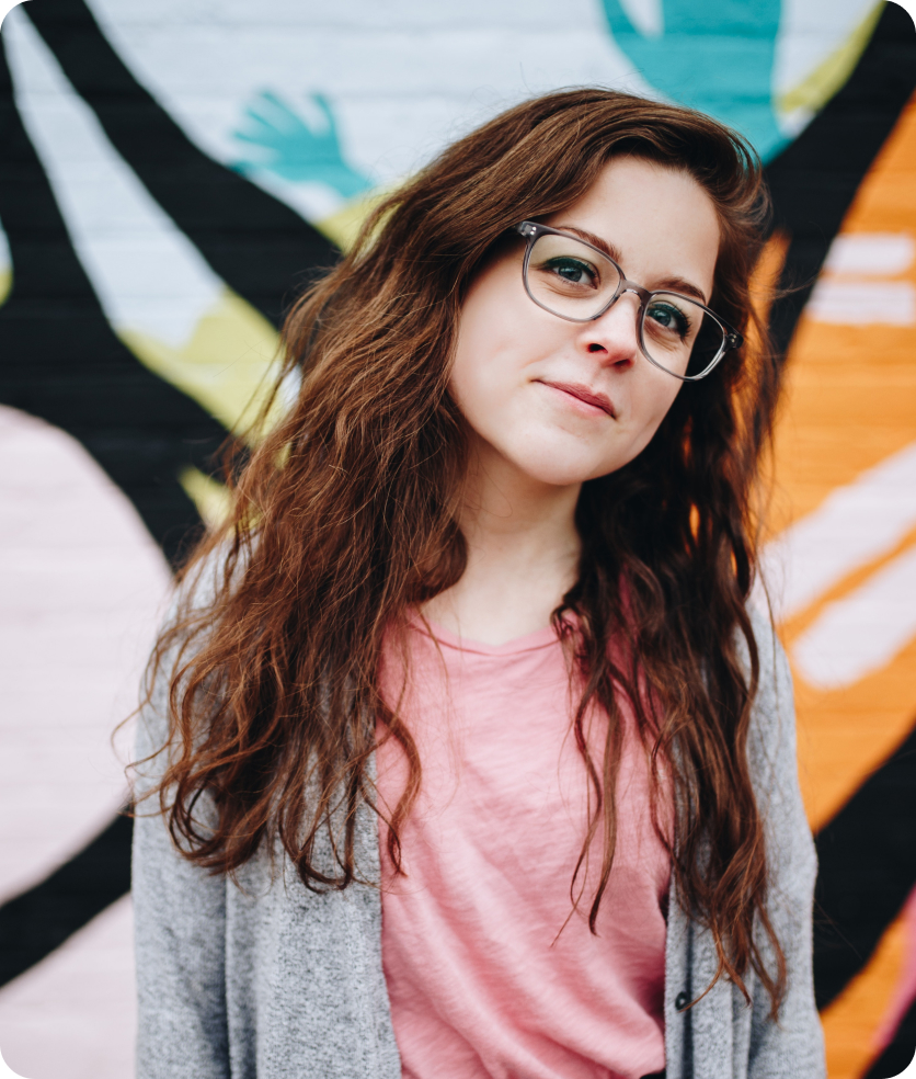 Portrait of a young woman with glasses.
