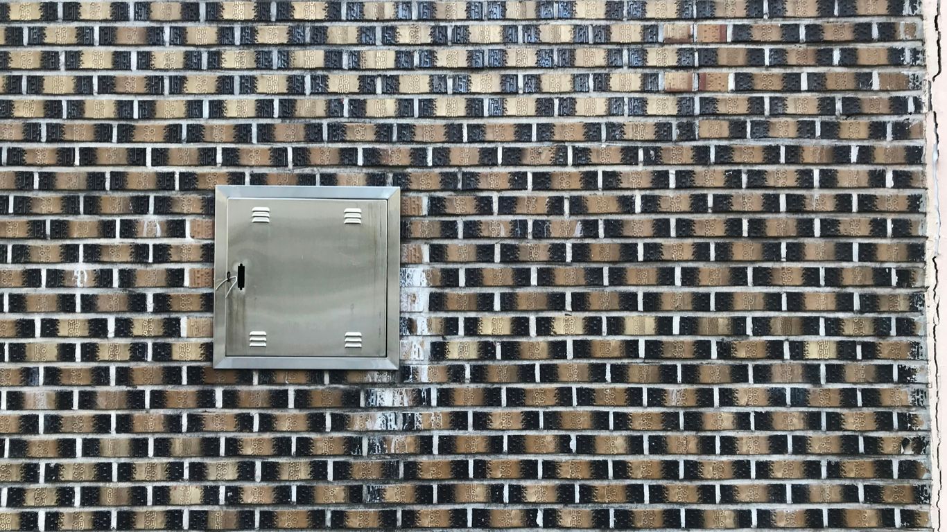 grey and black basketball hoop