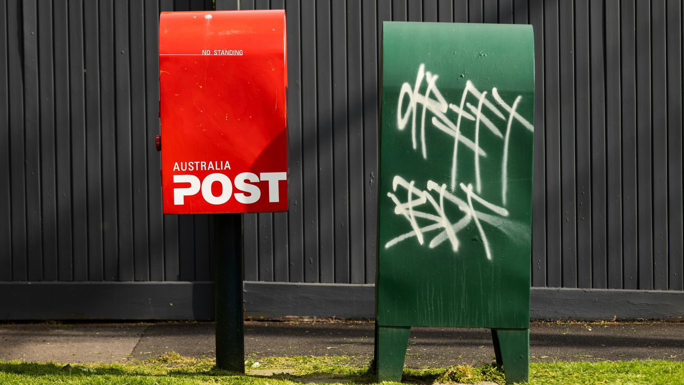 red and white stop sign