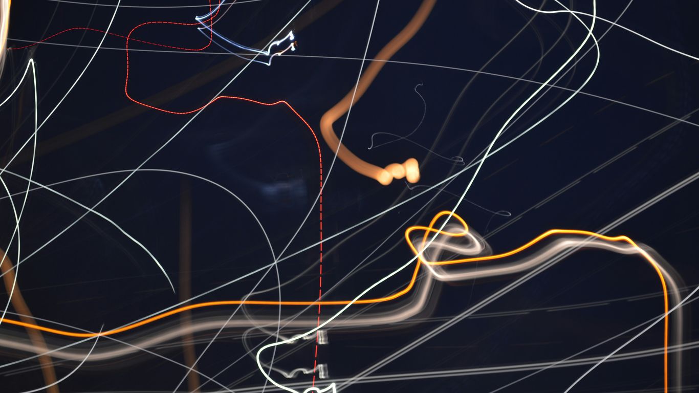 a blurry photo of a street light at night