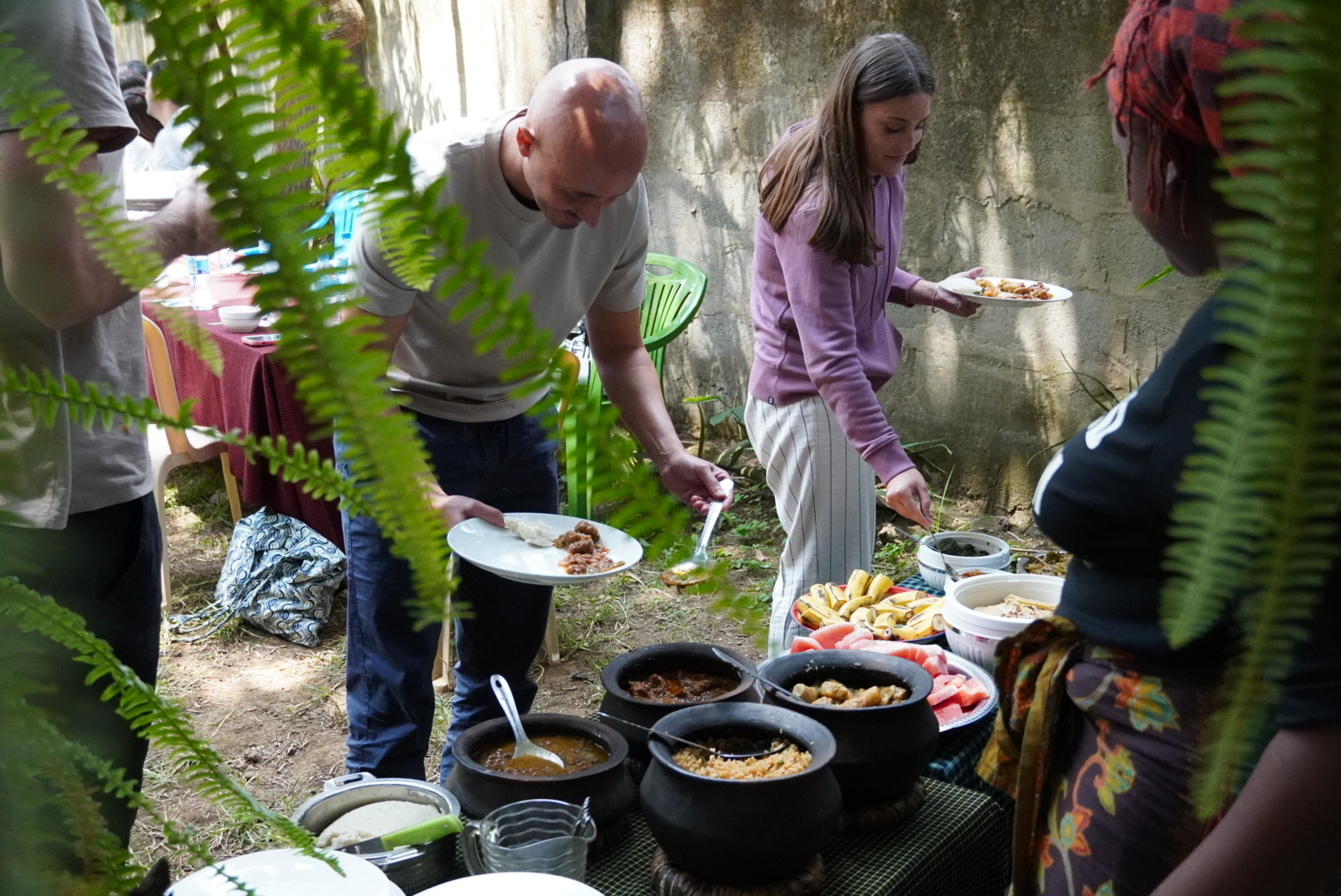 Comida en una comunidad local de Arusha, el comienzo de nuestros viajes