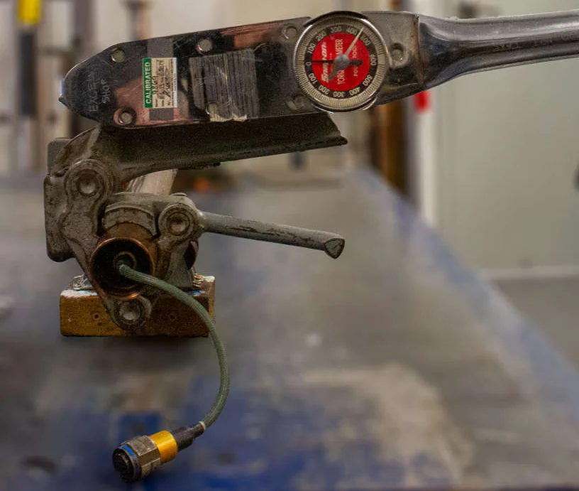 Torque up the tools correctly.