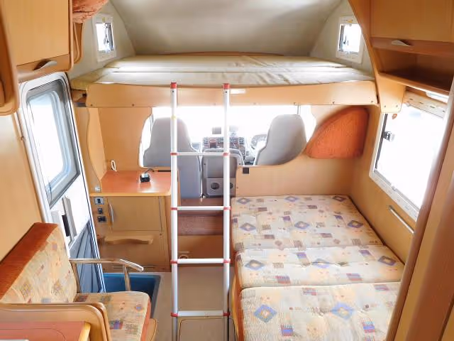Corde-bunks Type-B RV 2WD Interior Japan RV Rental