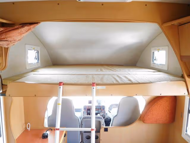 Corde-bunks Type-B RV 2WD Interior Japan RV Rental