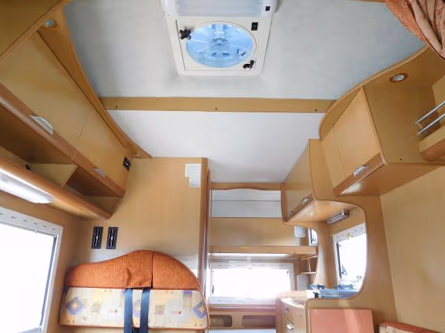 Corde-bunks Type-B RV 2WD Interior Japan RV Rental