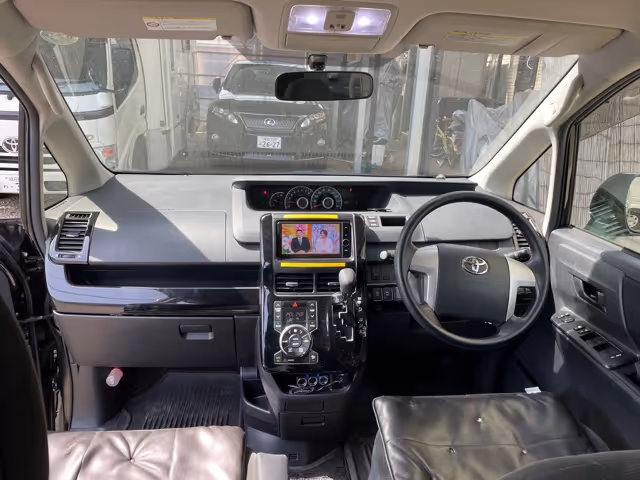 Toyota Noah Voxy Type E