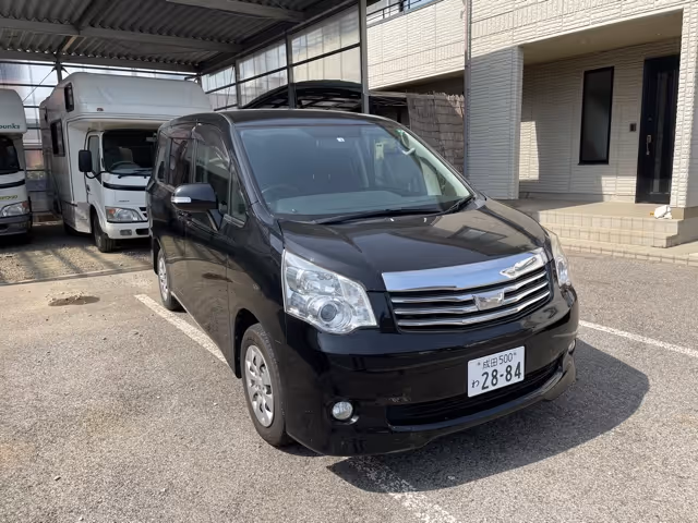 Toyota Noah Voxy Type E