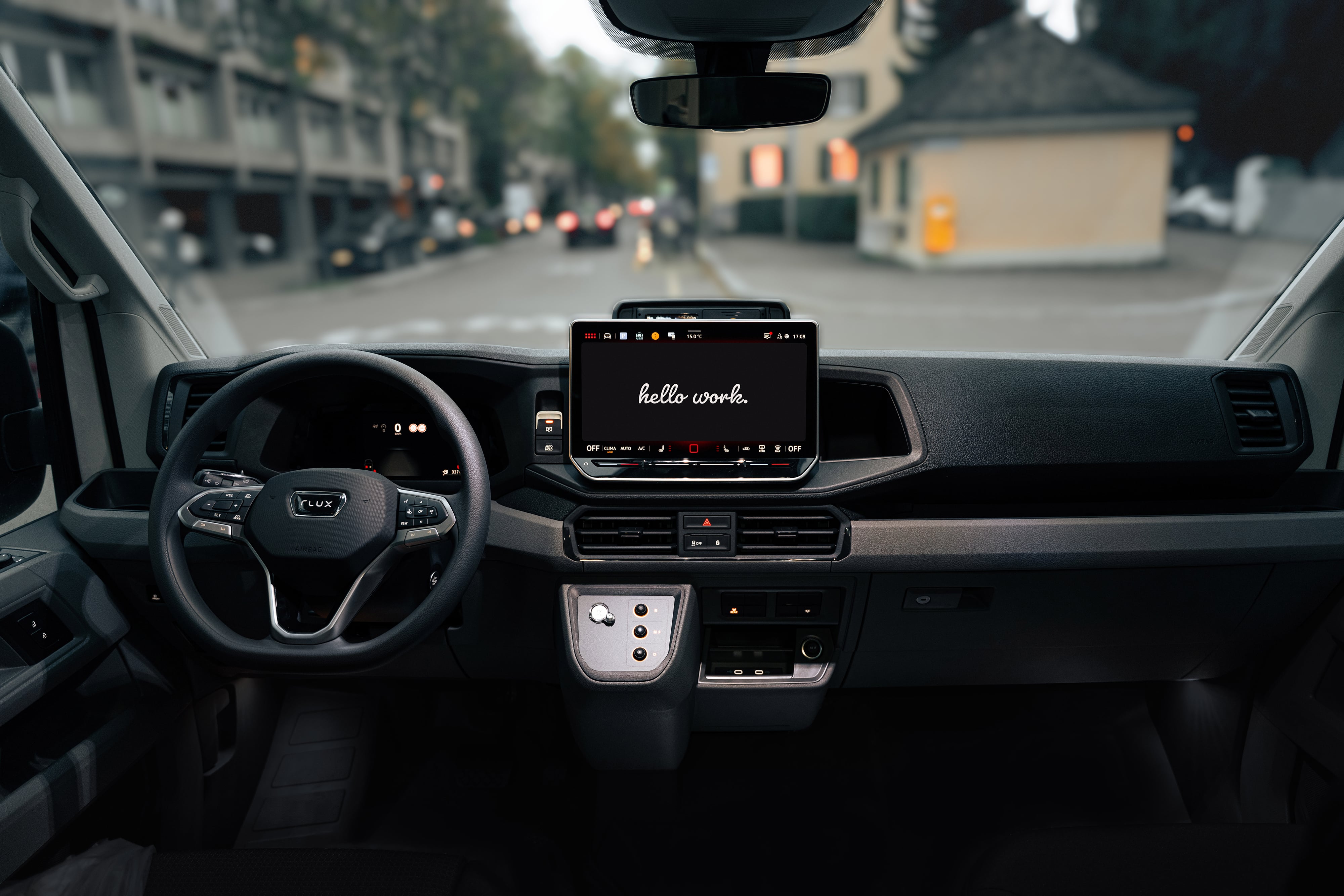 Flux startet Produktion der neuen Fahrzeuggeneration: Neue Systemarchitektur, erweitertes Assistenzpaket und zentrales 10,9-Zoll-Display modernisieren die Flux-Fahrzeuge umfassend.