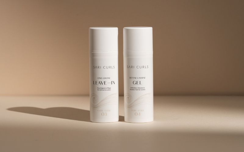 Produktfotografie Beispiel von Sari Curls mit ansprechender Bildkomposition