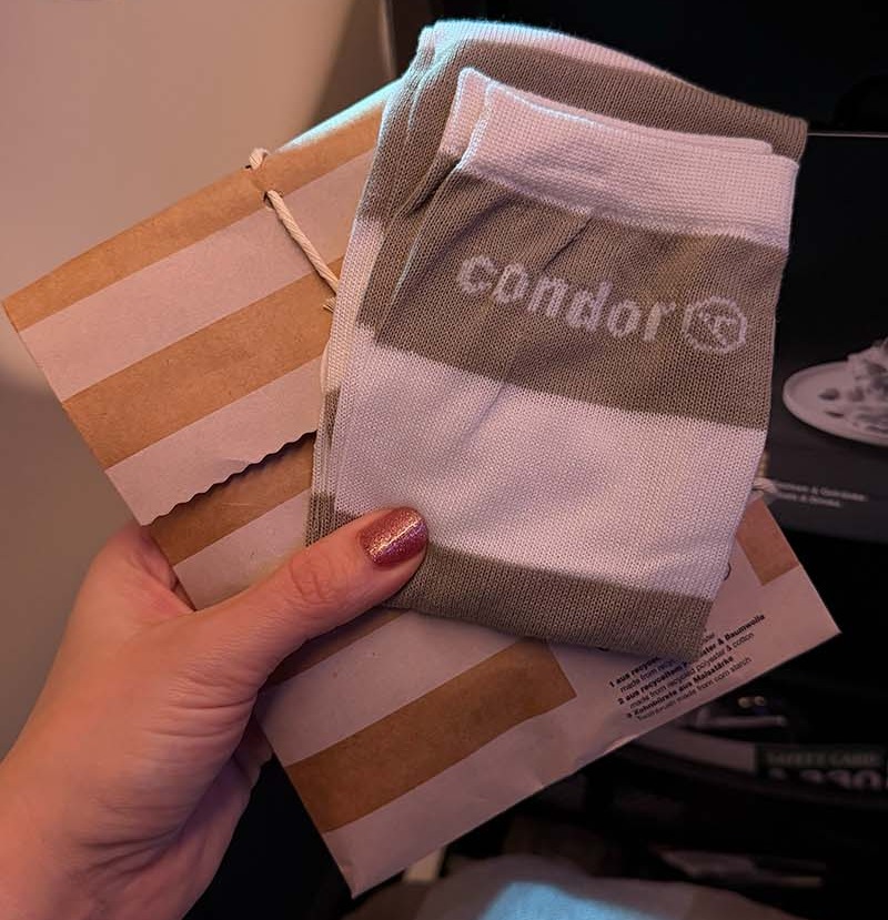 Condor Merchandise und Onboard-Produkte mit Streifendesign