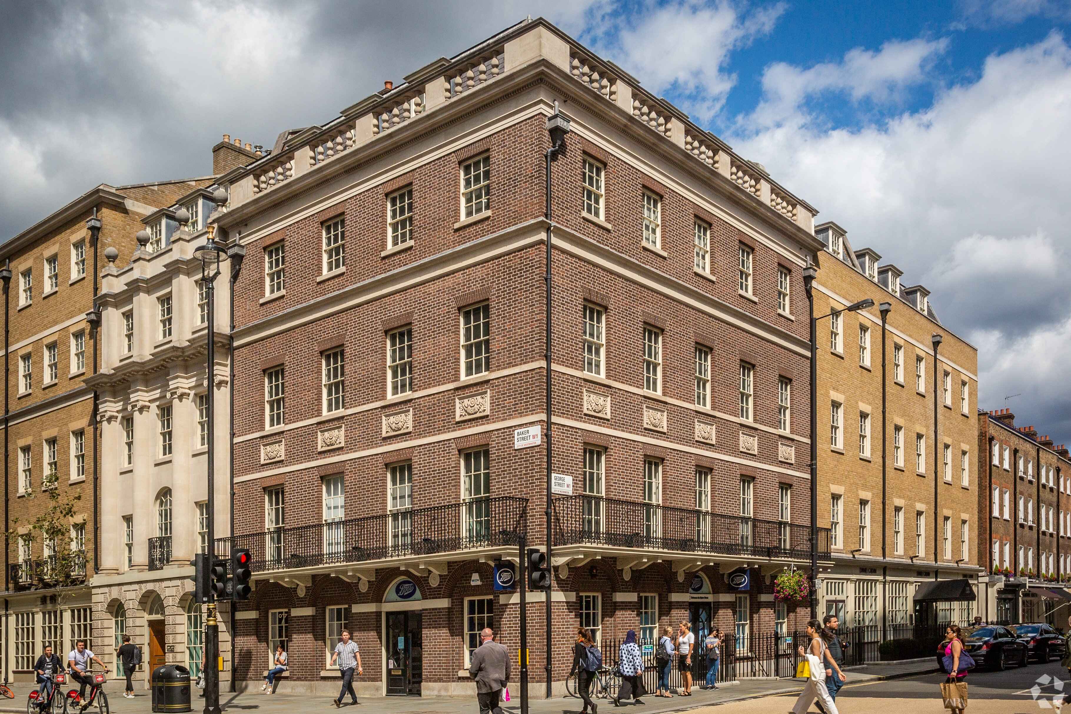 22 Baker Street occupied commercial interior, London