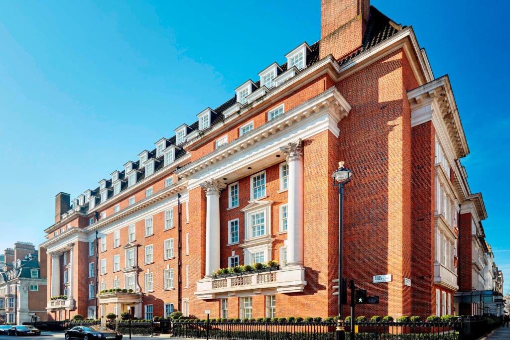 Marriott Grand Residences hotel communal interior, London