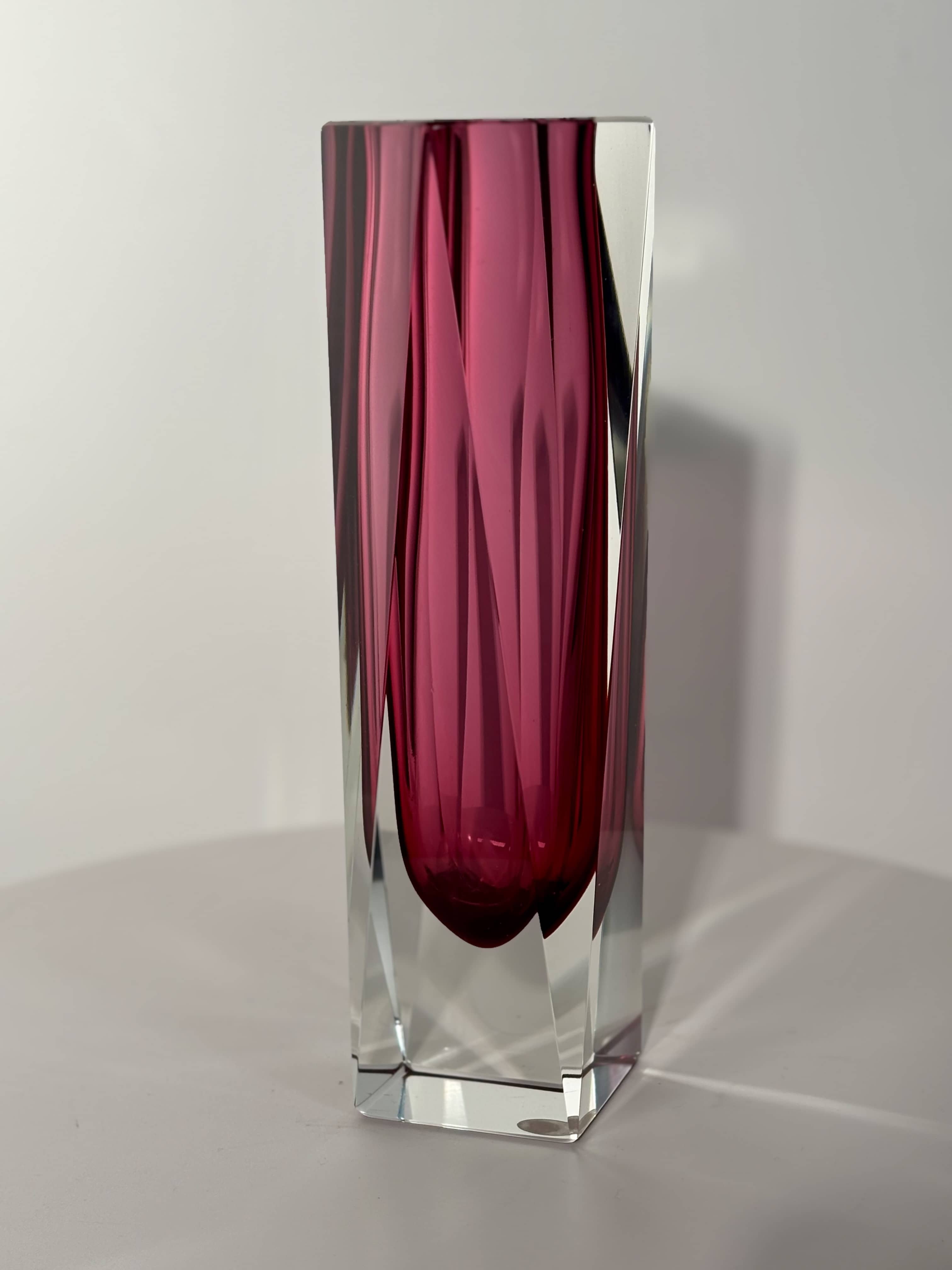 Vase facetté en verre de Murano - Technique Sommerso - circa 1960