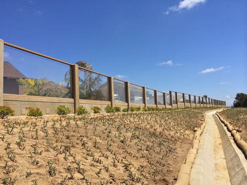 transparent barrier in dry environment