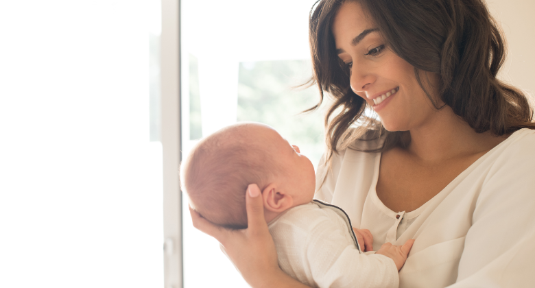 Graphic showcasing employee taking maternity leave in U.S.