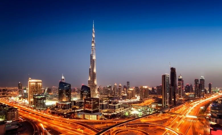 Graphic showing the Dubai skyline representing global conversations about legally relocating employees out of Dubai.