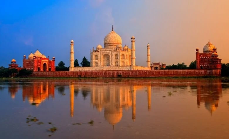 Graphic showing the Taj Mahal representing India's rich culture and talent pool that can be easily compensated through payroll services in India in 2026.