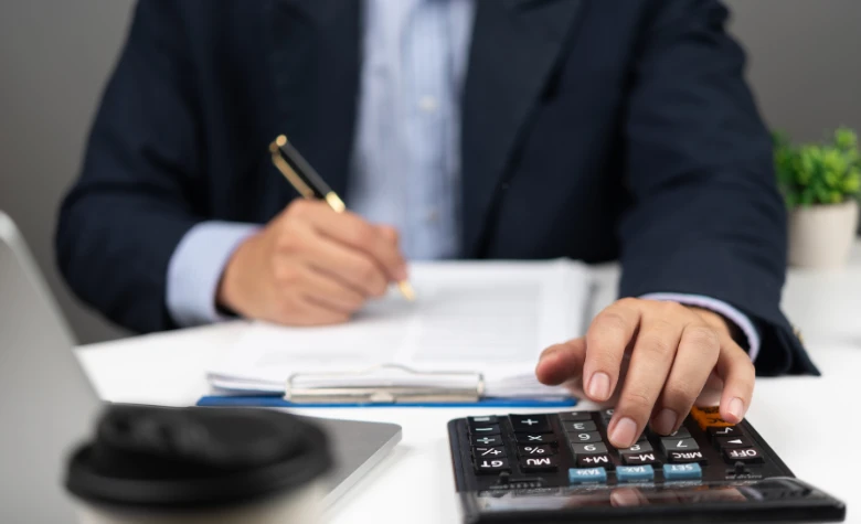 How to Switch Payroll Providers: 8 Steps to Mitigate Risks