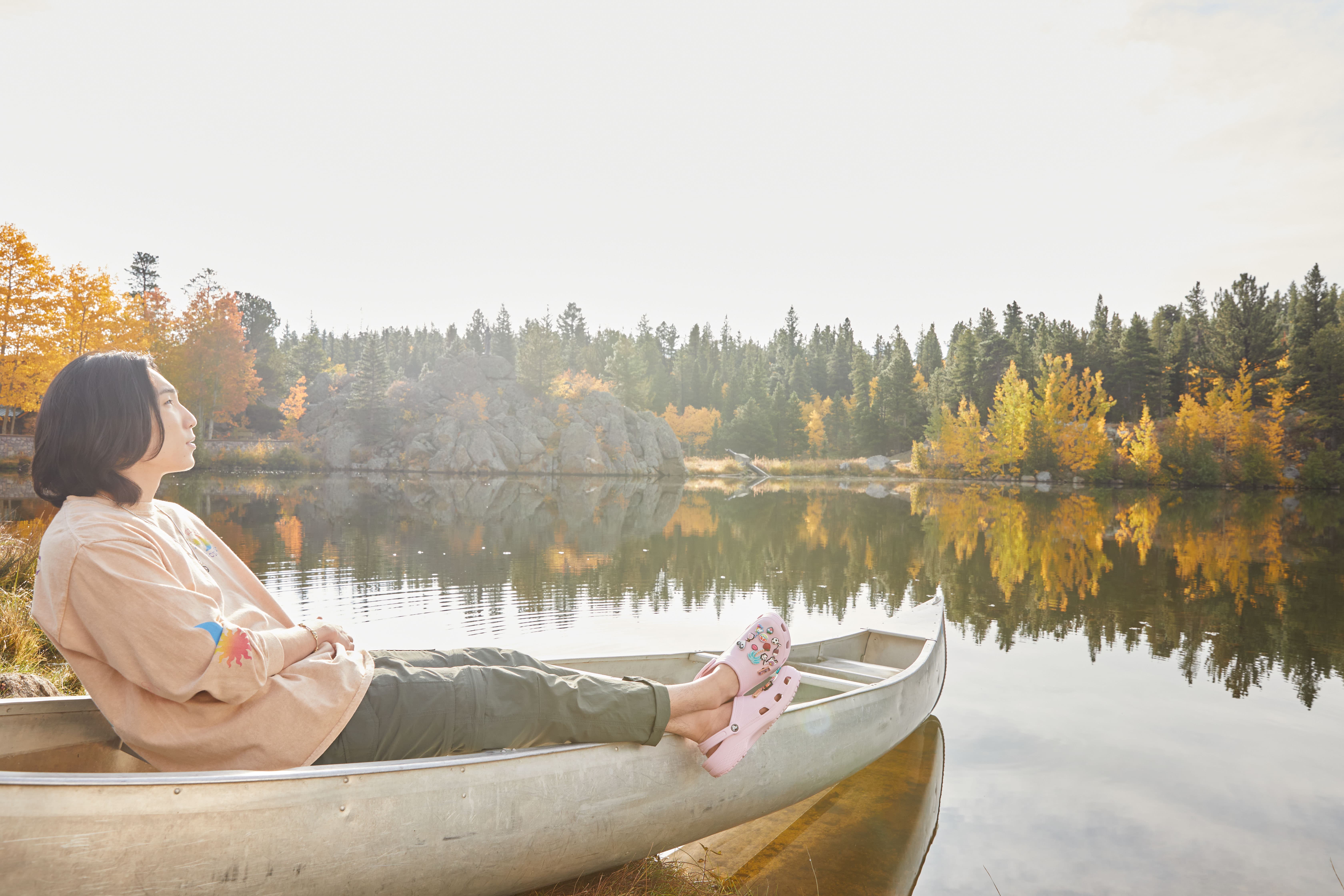 A man sitting in a canoe on the lake