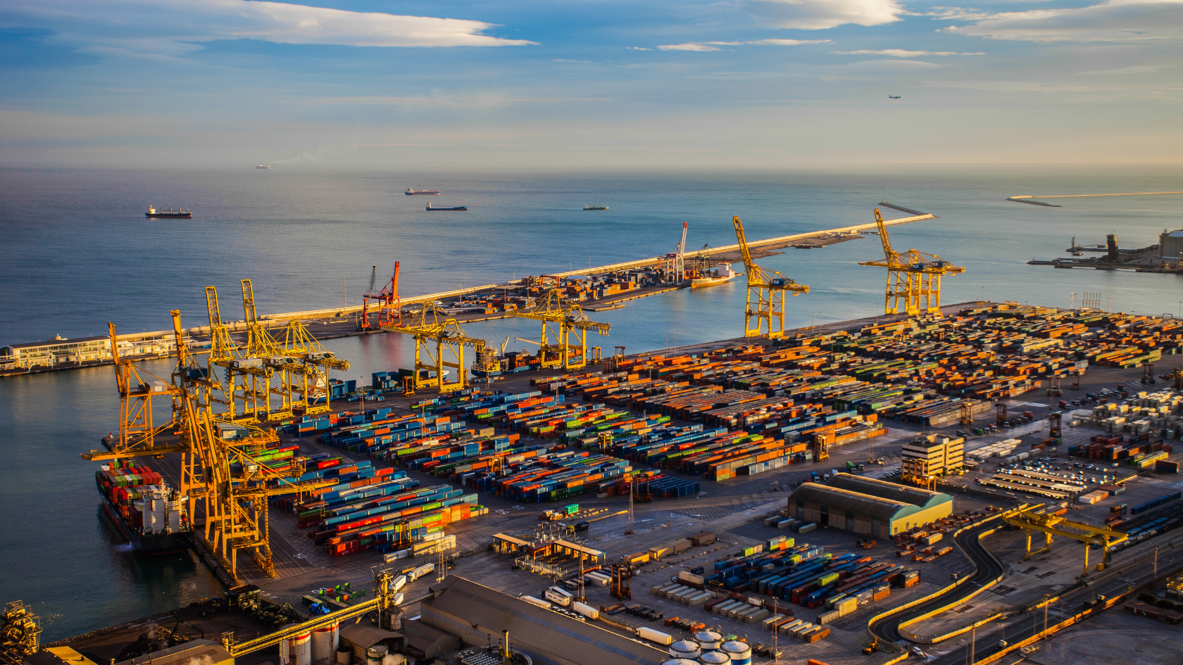 Transform port operations with the real time equipment monitoring