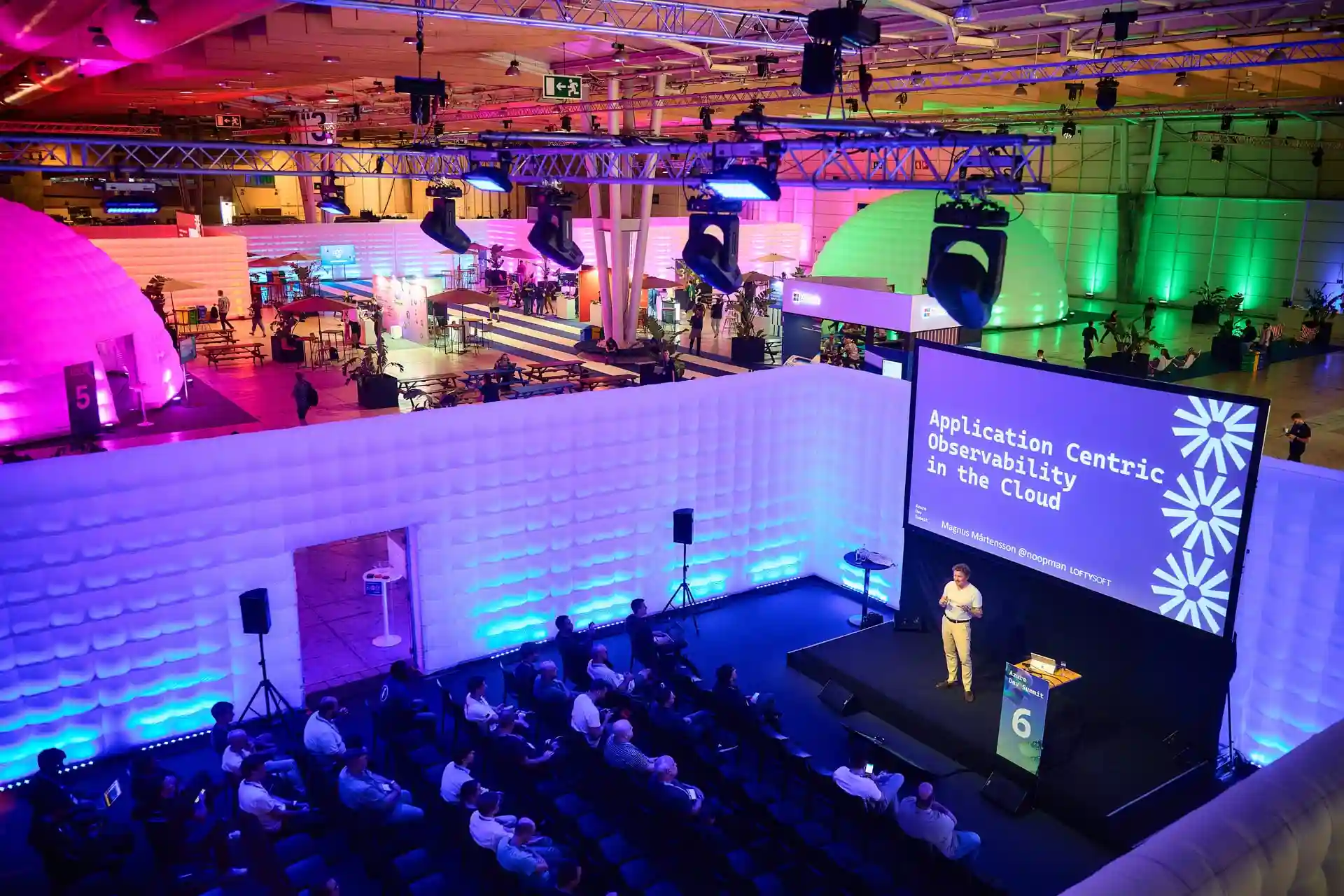 Cubo Inflable de 18 m x 12 m