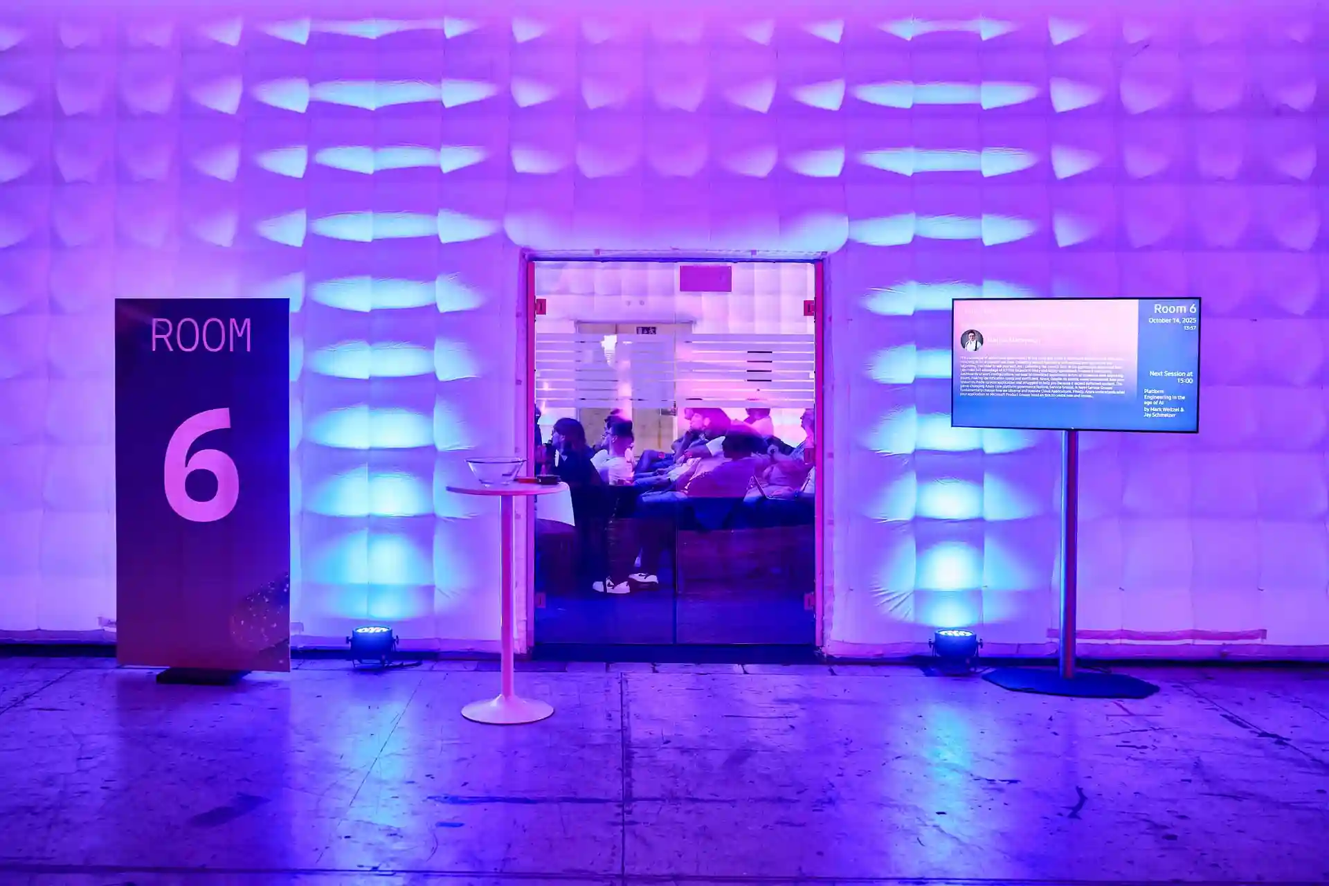 Opblaasbare kubus 18m x 12m QuickSpace