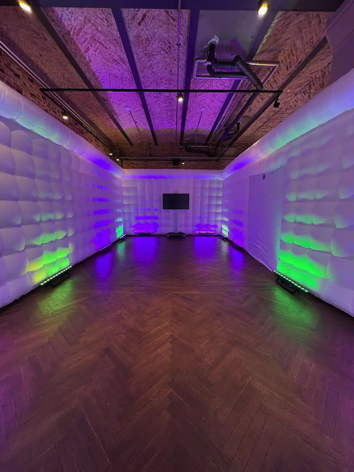 Cubes gonflables lors d'un événement, dimensions 6 m x 10 m