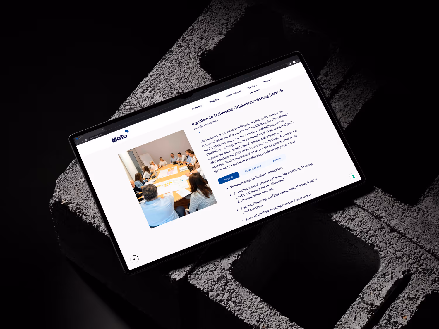 MoTo tablet mockup open position