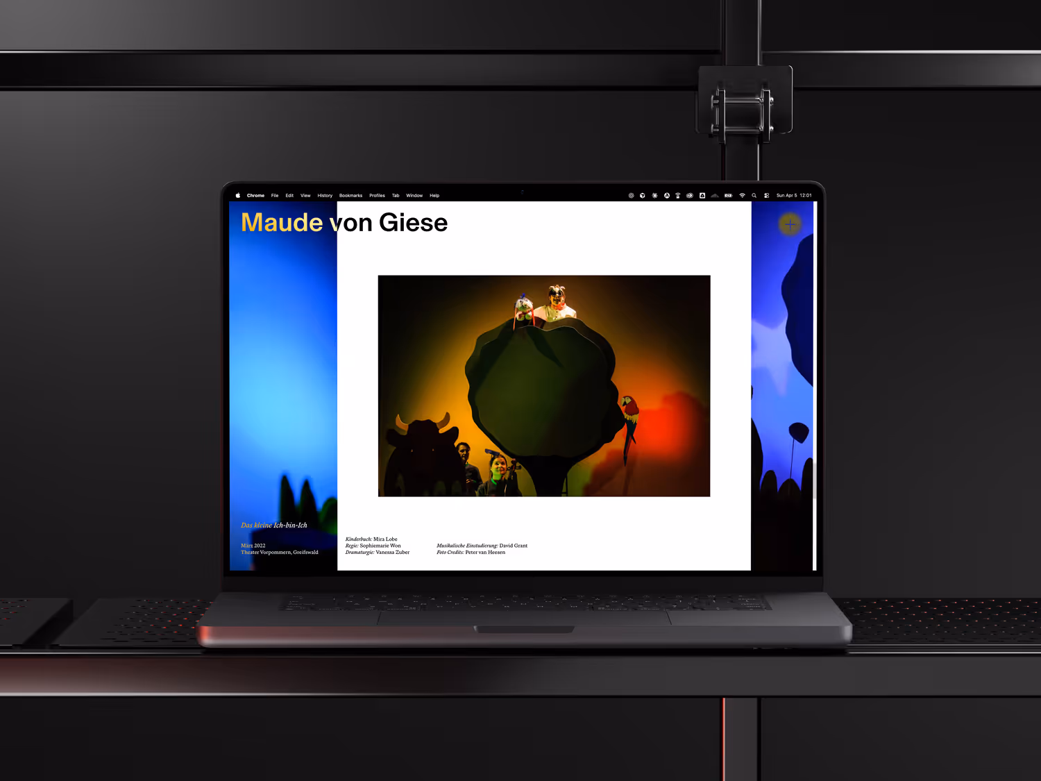 Ein immersives digitales Portfolio für die Zürcher Szenografin Maude von Giese. Scrollgesteuerte Tiefe und räumliche Dramatik bringen Bühnenbild ins Netz.