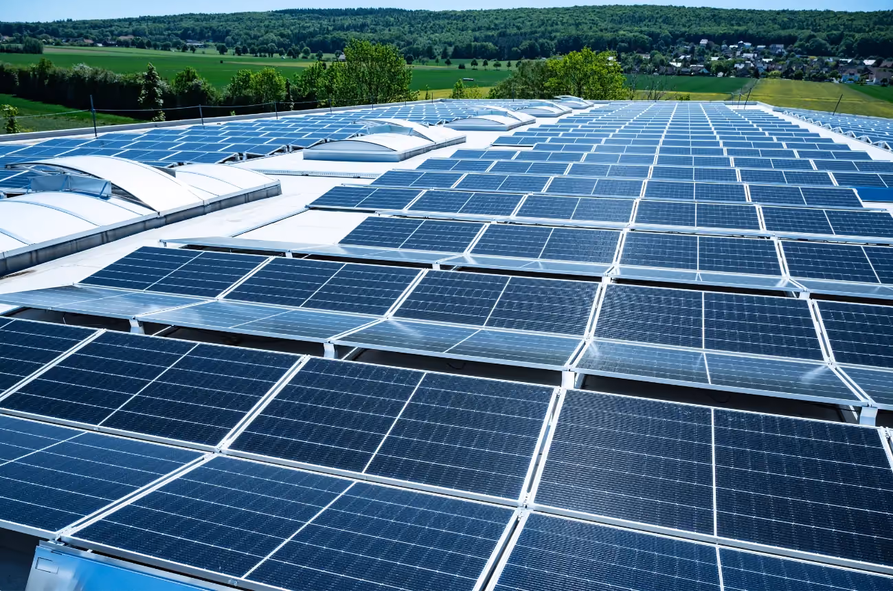 Solaranlagen auf einem Gewerbedach: eine super Möglichkeit für PV-Direktlieferung
