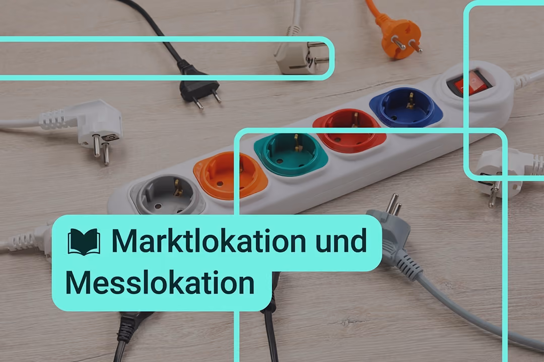 Zu sehen ist eine Merfachsteckdose. Die einzelnen Steckdosenplätze sind in verschiedenen Farben bemalt.