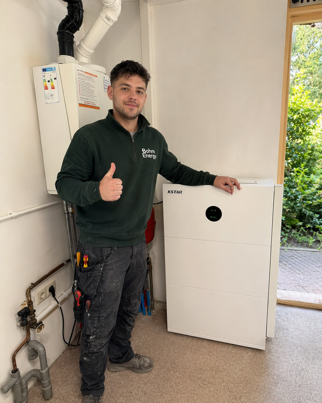 Het installatieteam van Bohm Energy in de werkplaats