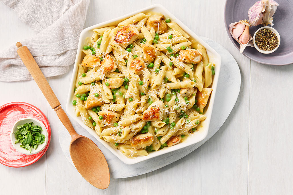 Pâtes au poulet et légumes râpés