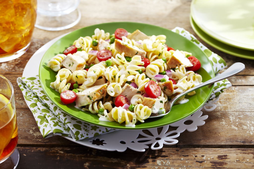 Pâtes au poulet et légumes râpés