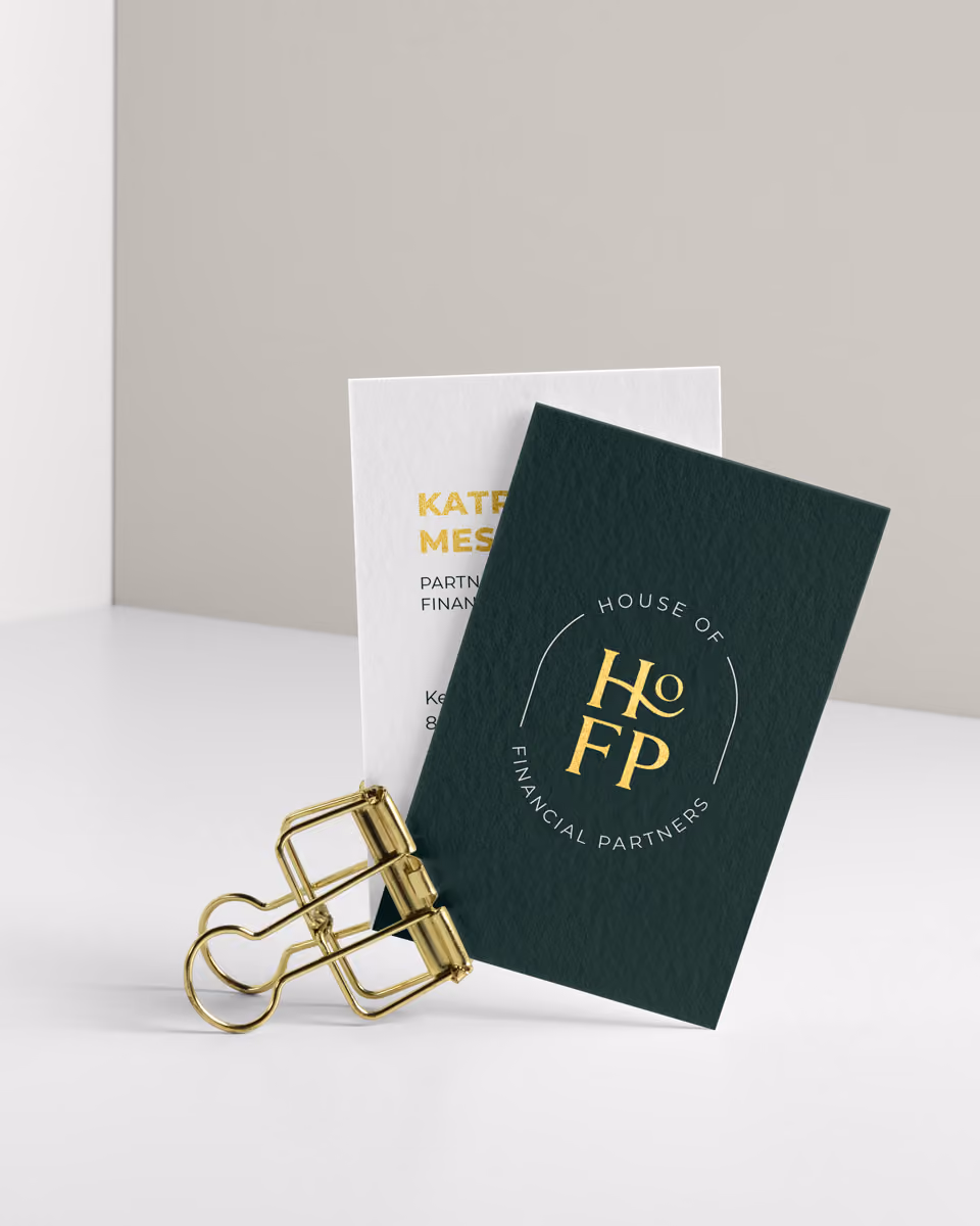 Pak uit met je merkidentiteit, visitekaarten HOFP House of Financial Partners met goud folie - Print by SIX agency