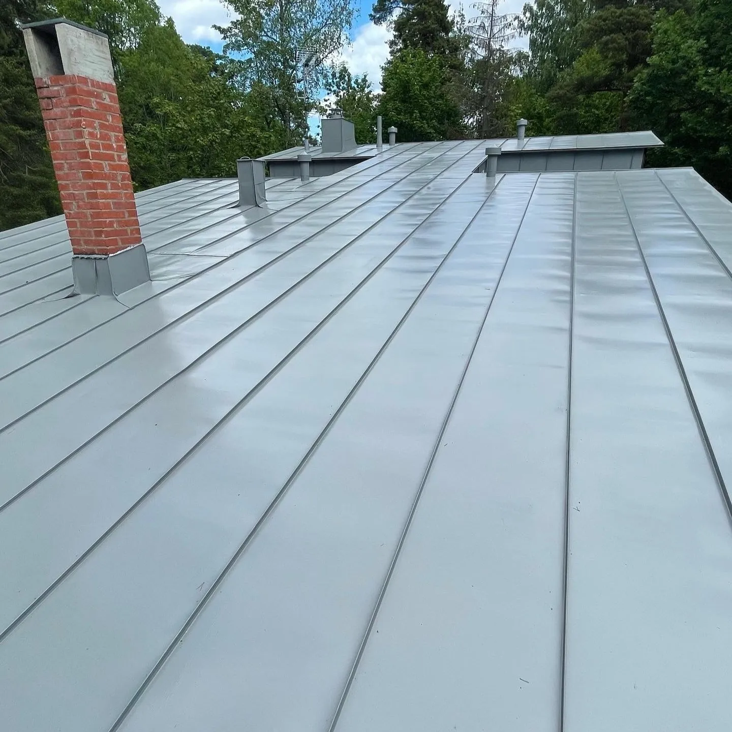 konesauma peltikaton maalaus helsinki