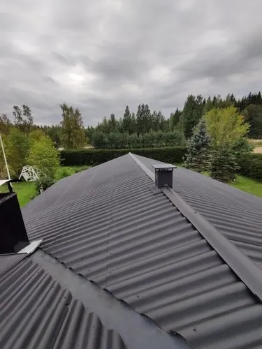 Tiilikaton maalaus, musta tiilikatto