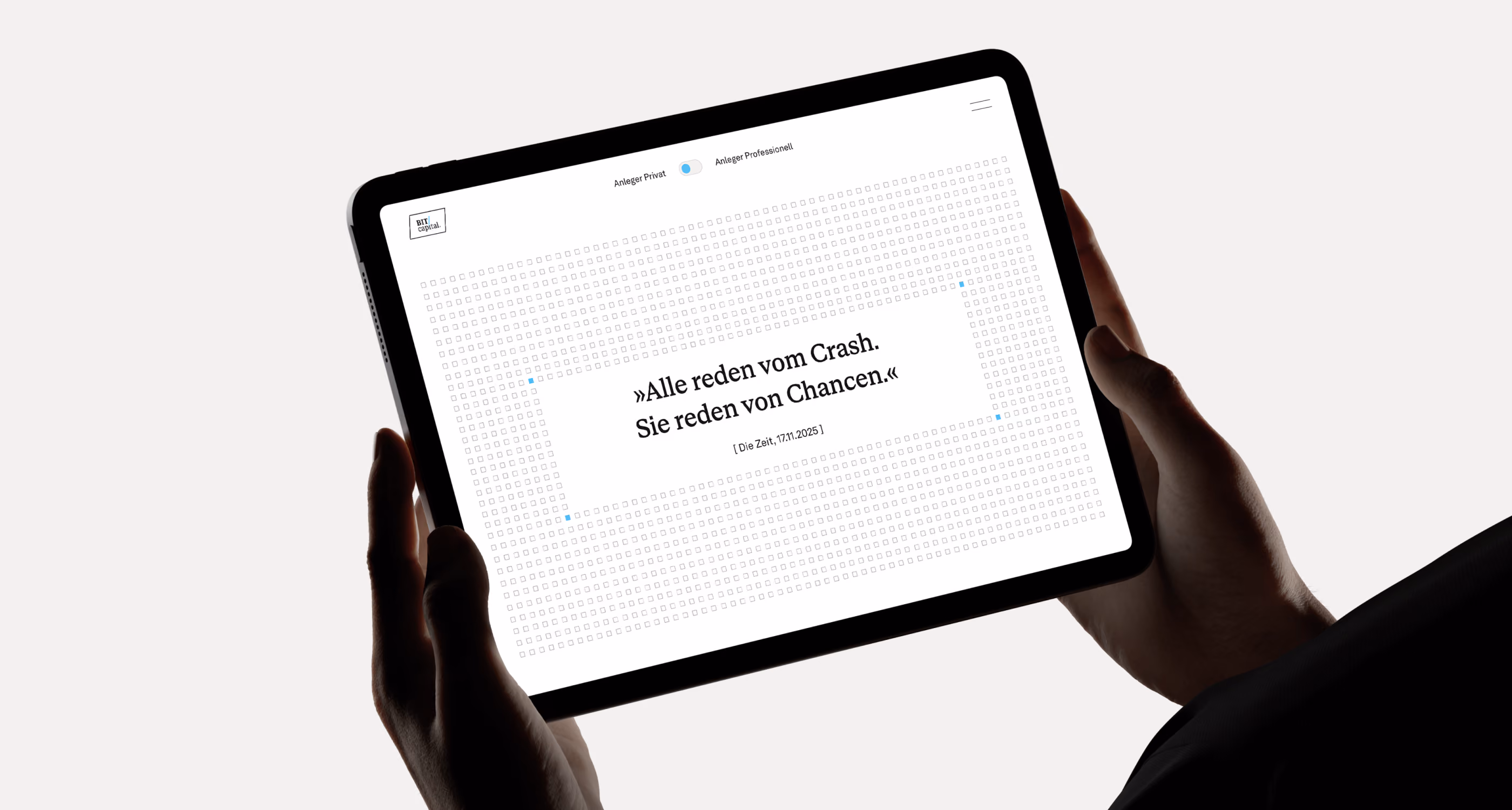 Hands holding a tablet displaying a German quote about cash and opportunities from Die Zeit.