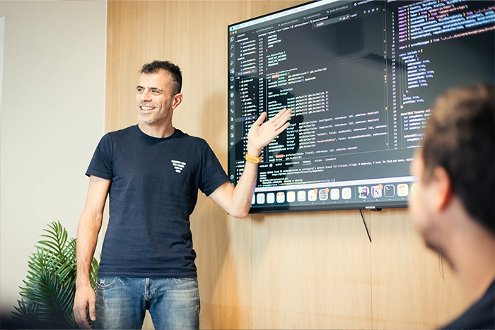 Un developpeur qui présente