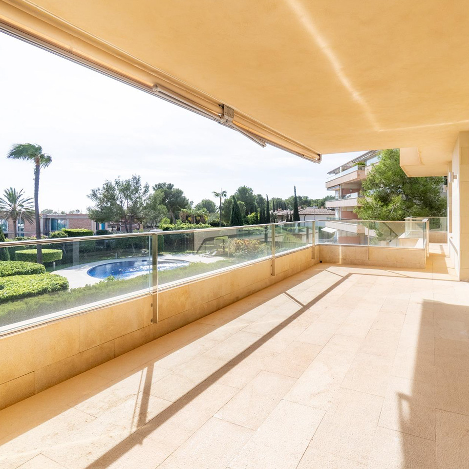 Apartment with terrace