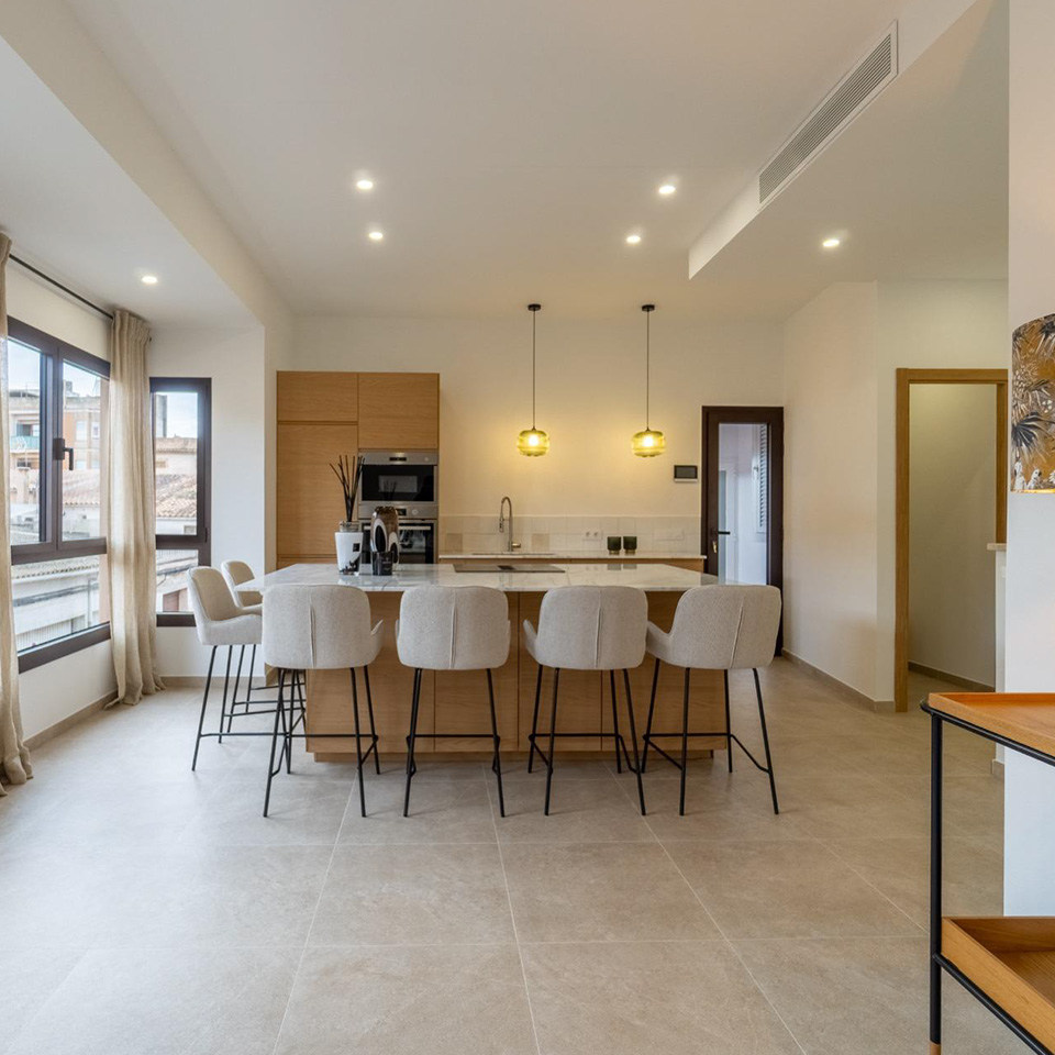 Dreistöckiges Haus mit Terrasse