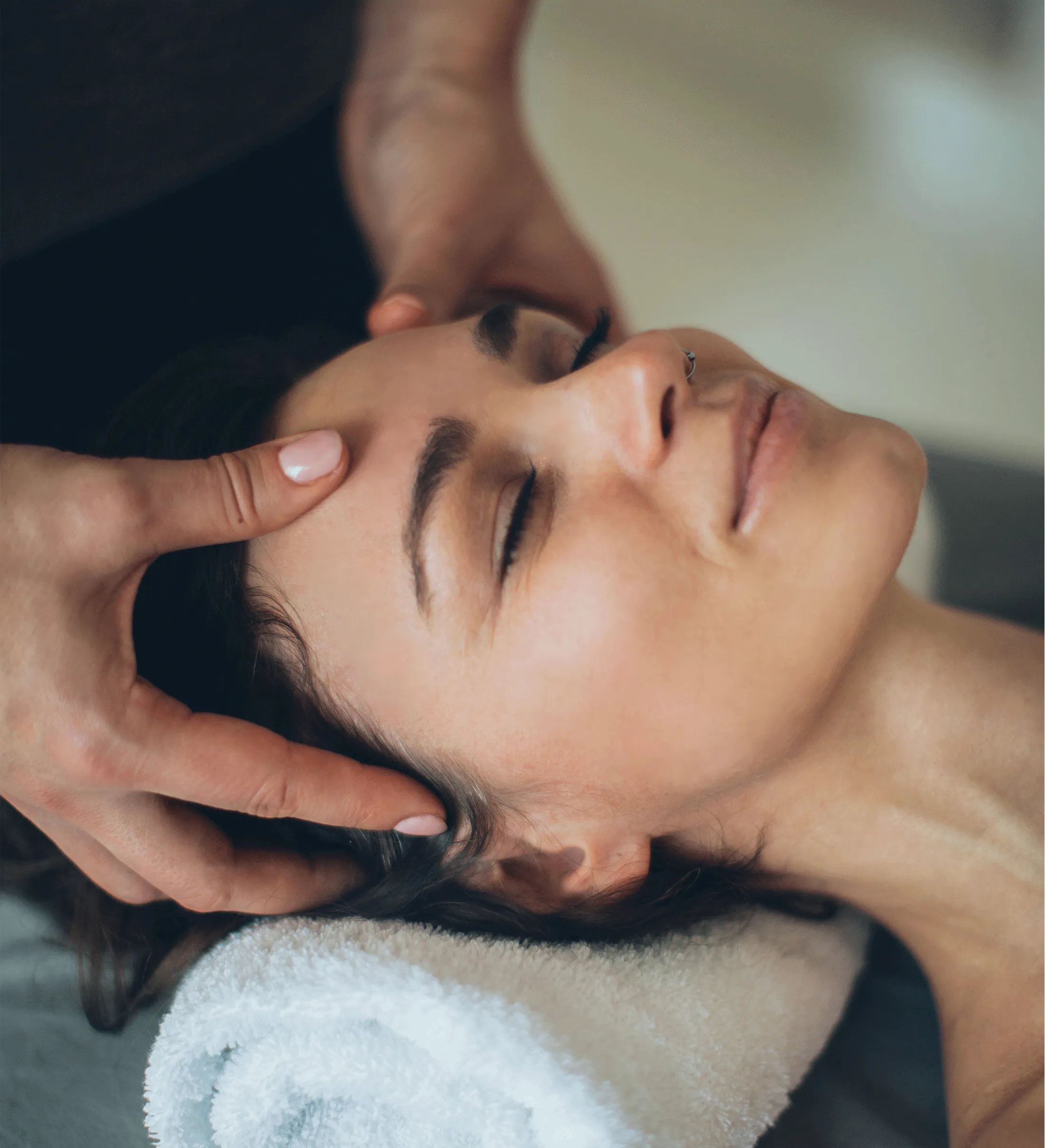 Shiatsu mit Gesichtsakupressur – sanfter Druck auf die Druckpunkte im Gesicht