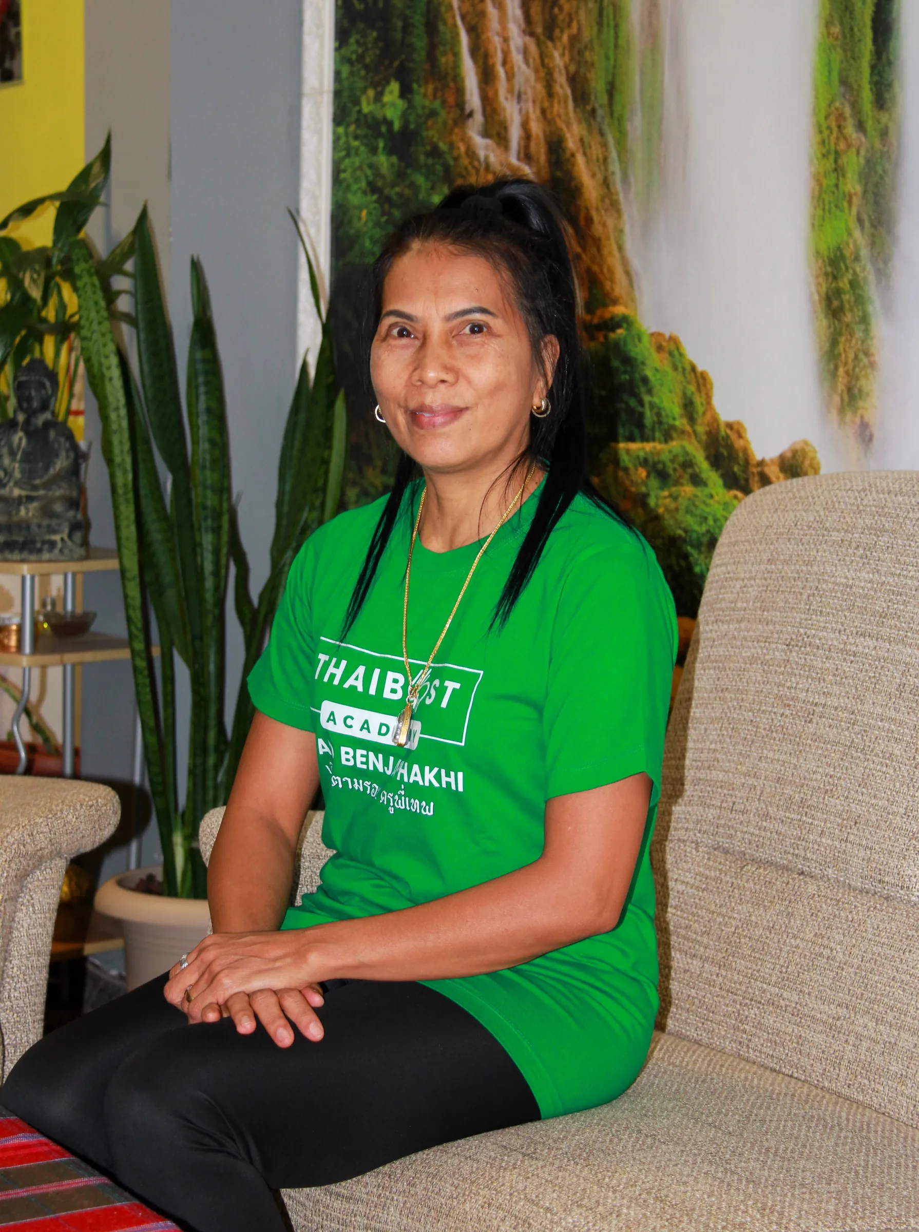 Lisaya Hühne, Inhaberin von BIU Thai Massage in Kelheim, in ihrem Salon