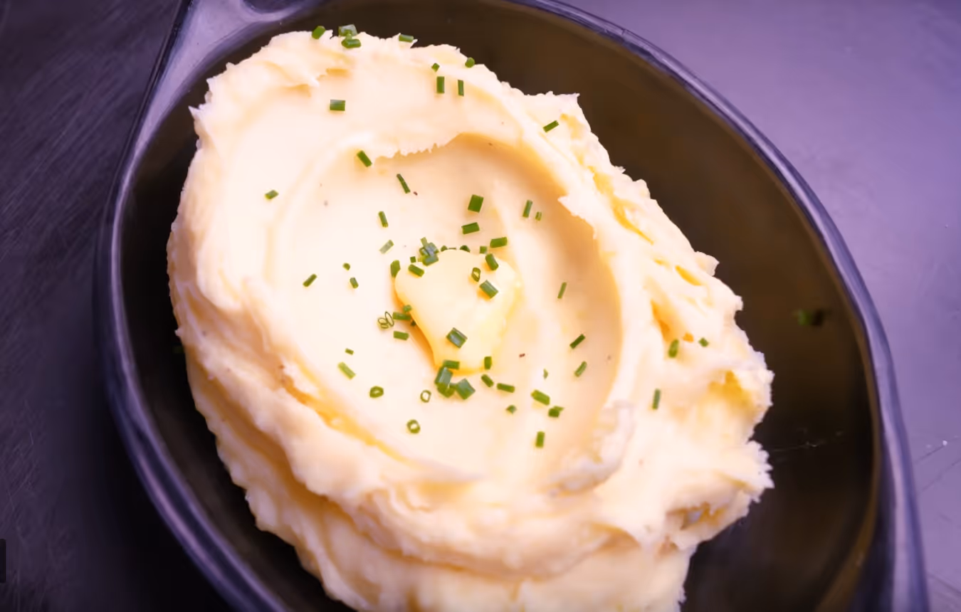 The Best Mashed Potatoes With Gravy & Stuffing