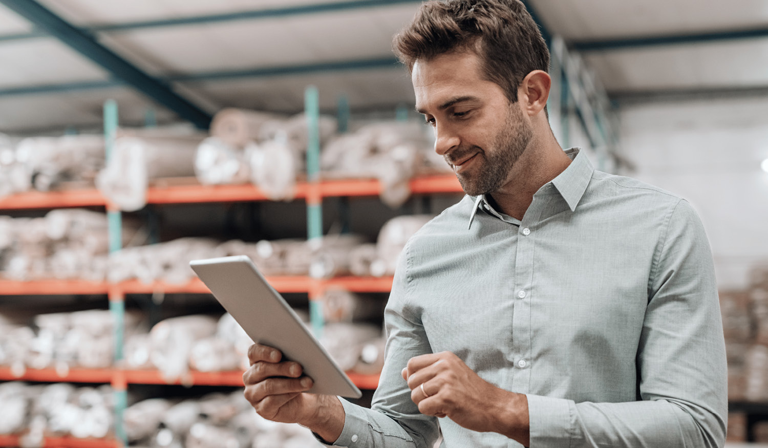 warehouse manager using tablet to post op on Veryable platform